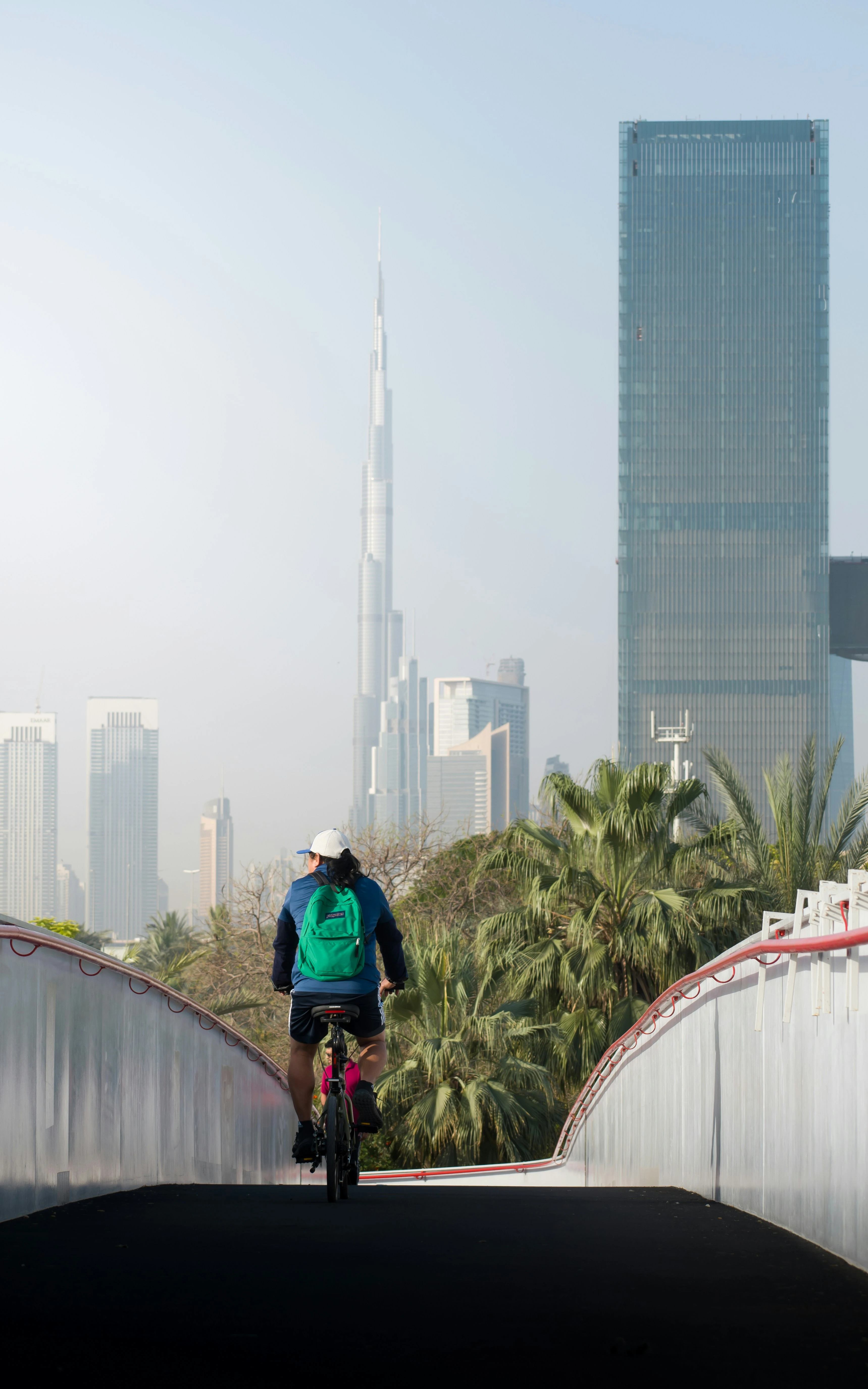 متعة ركوب الدراجة الهوائية في دبي. مصدر الصورة: Unsplash