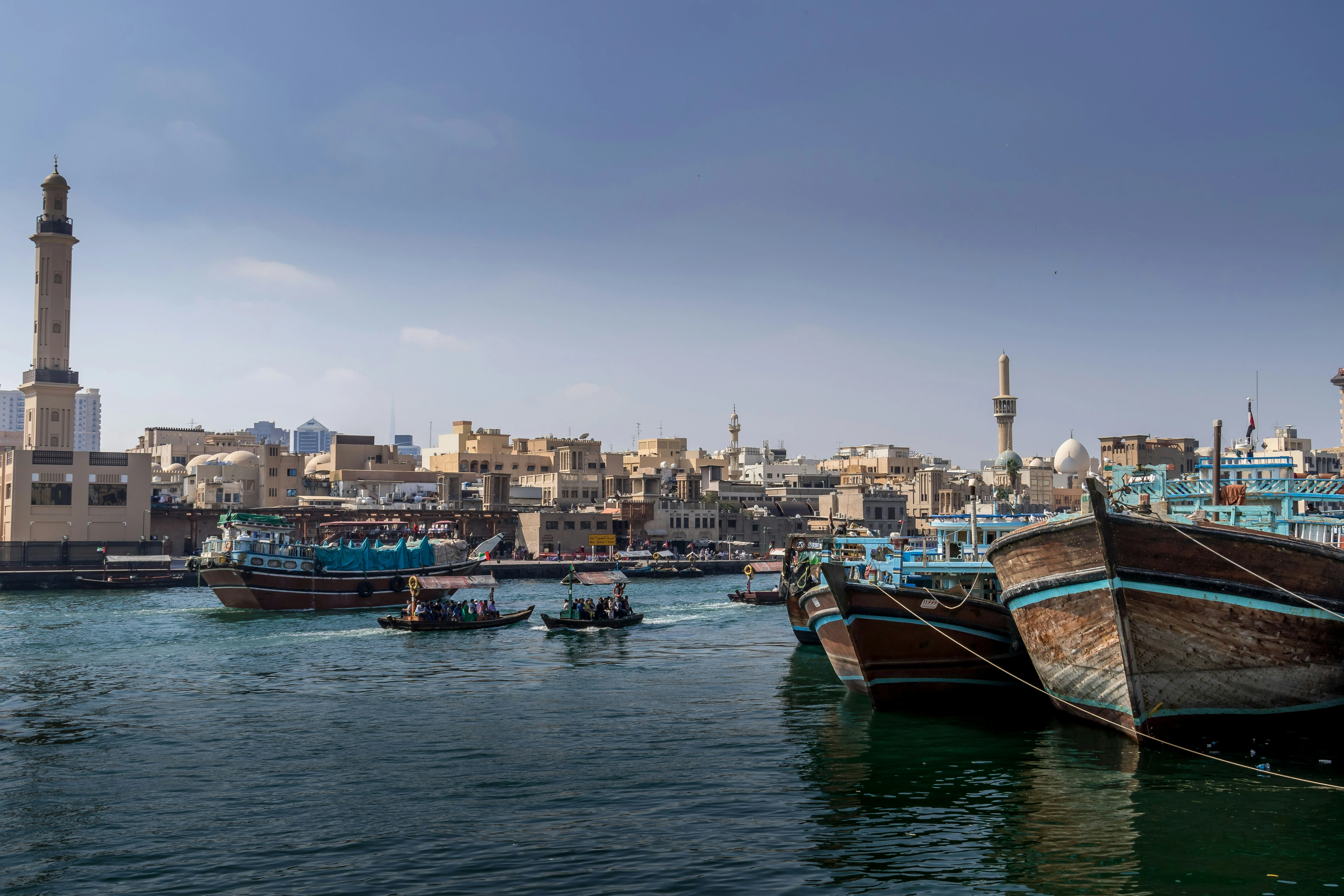 قوارب العبرة. مصدر الصورة: Unsplash