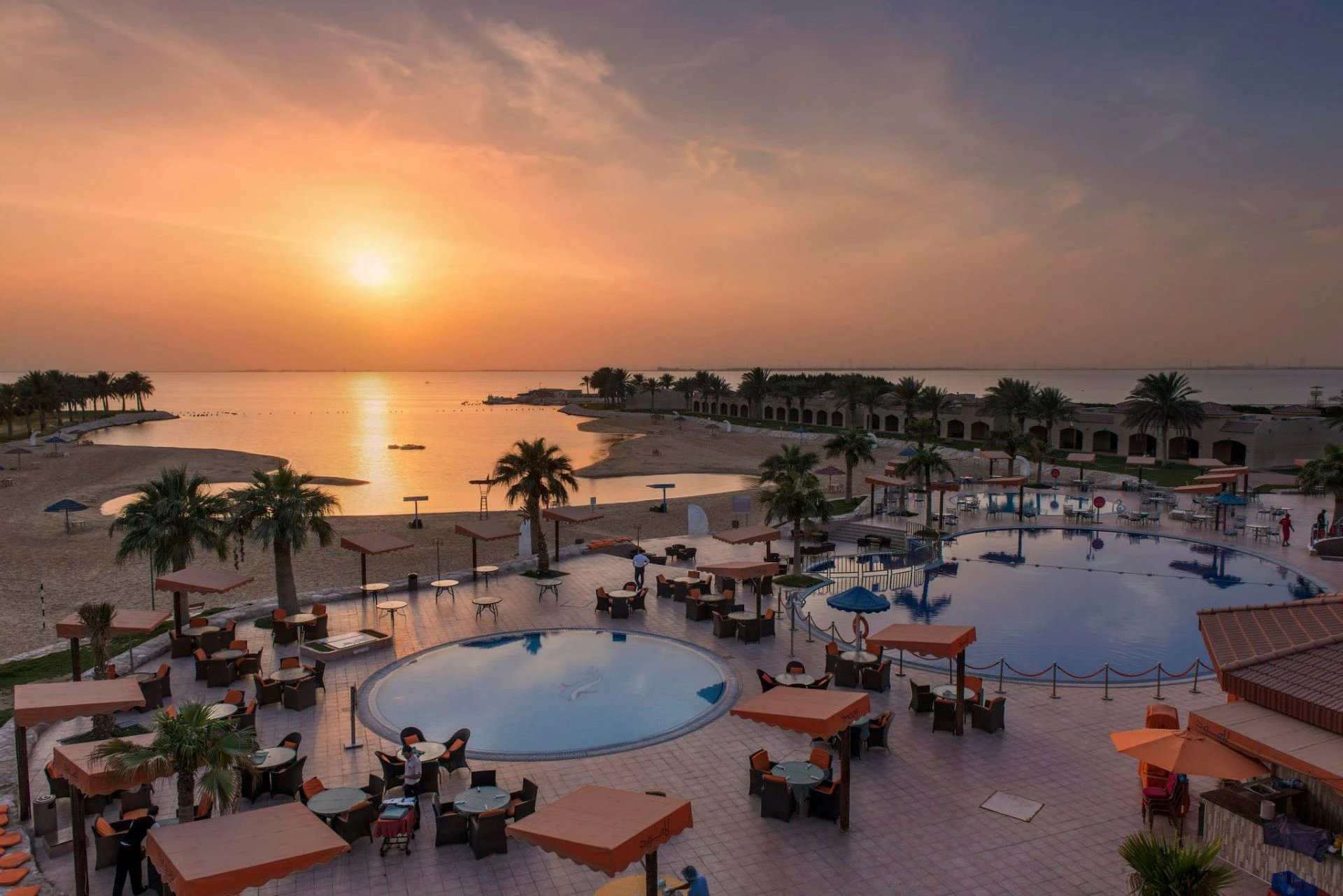  مشهد من خليج نصف القمر الرائع 