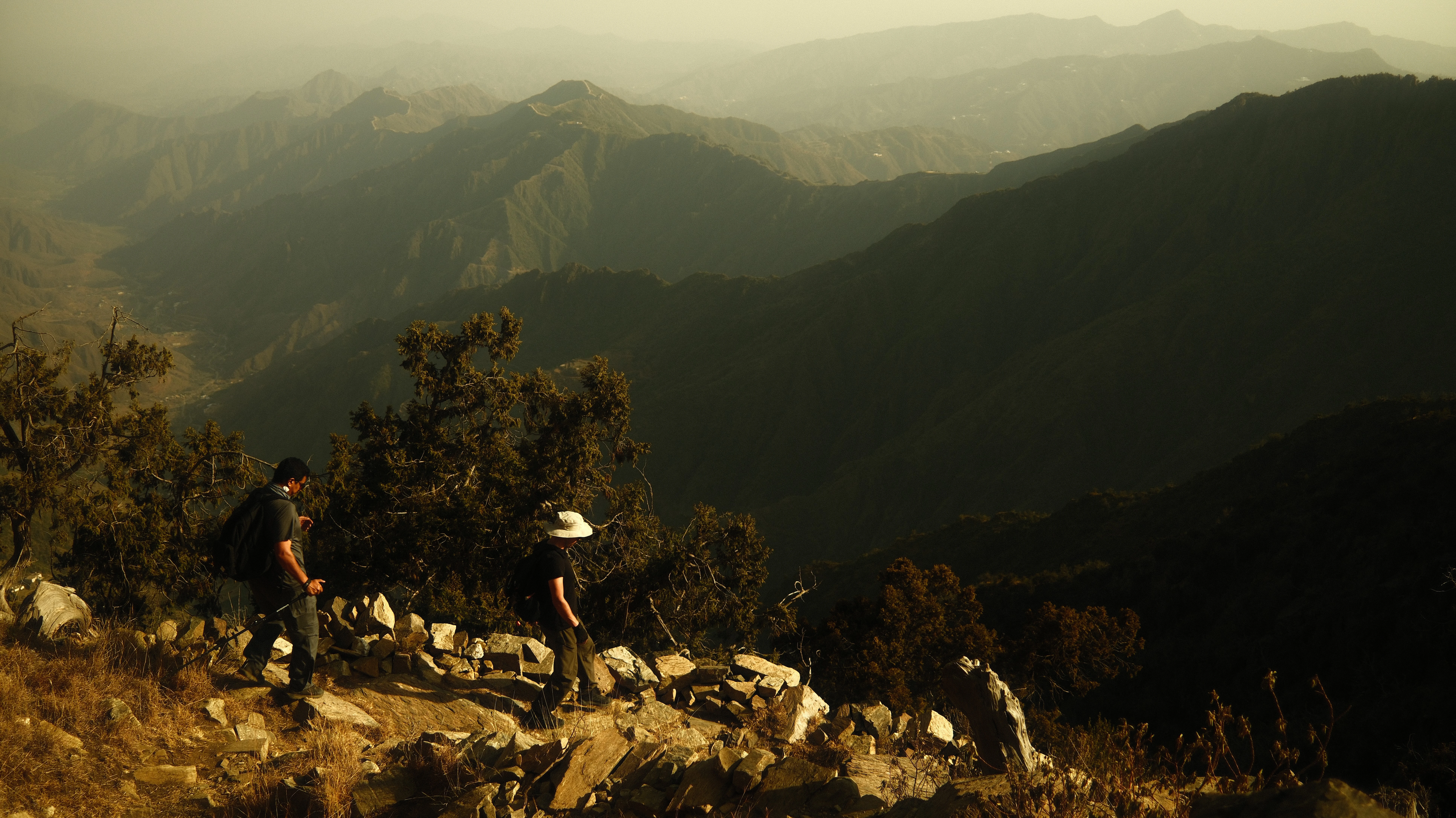 الهايكنغ في عسير تجربة لا بد من عيشها 
