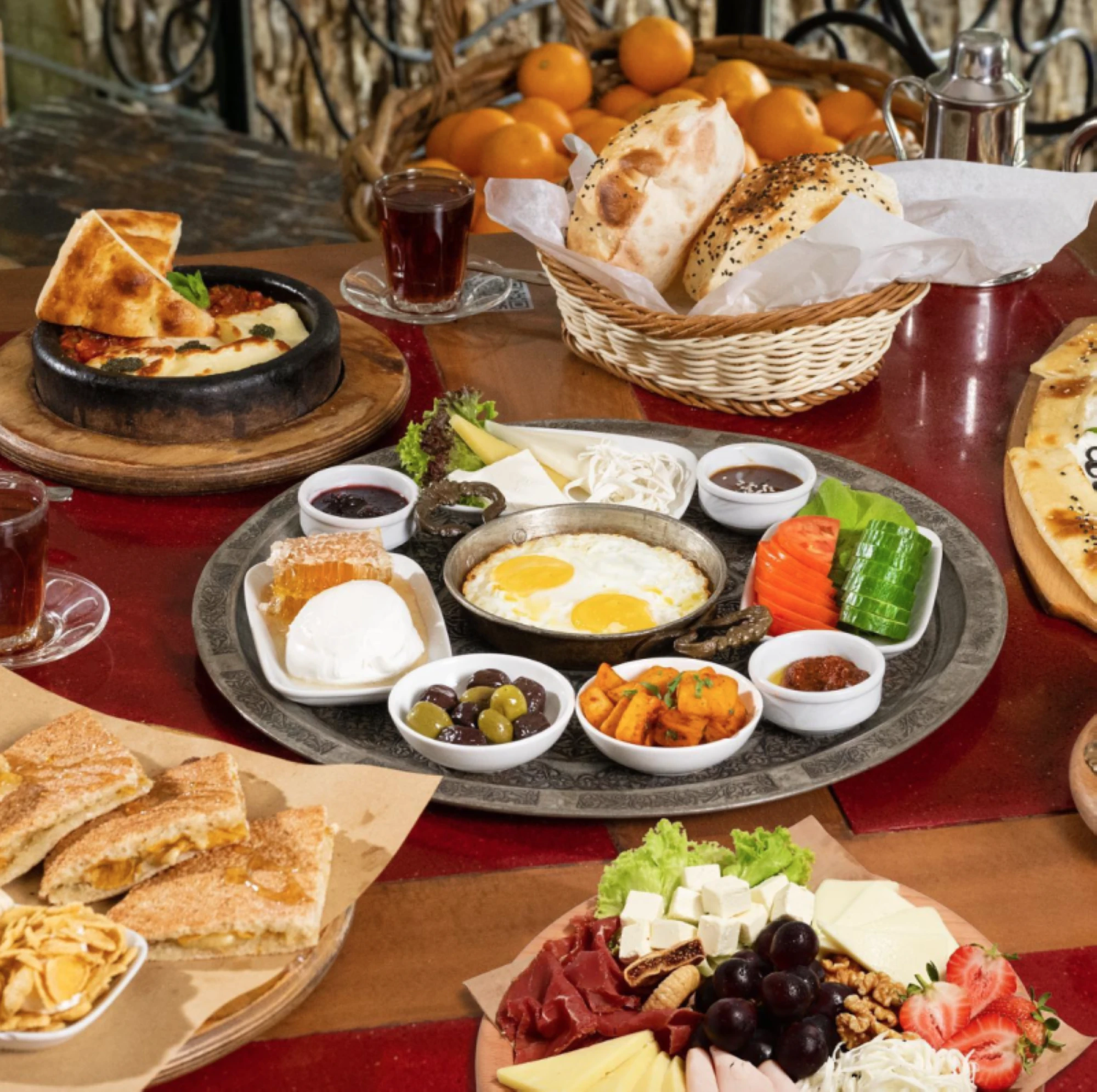 مائدة من مطعم خيال 